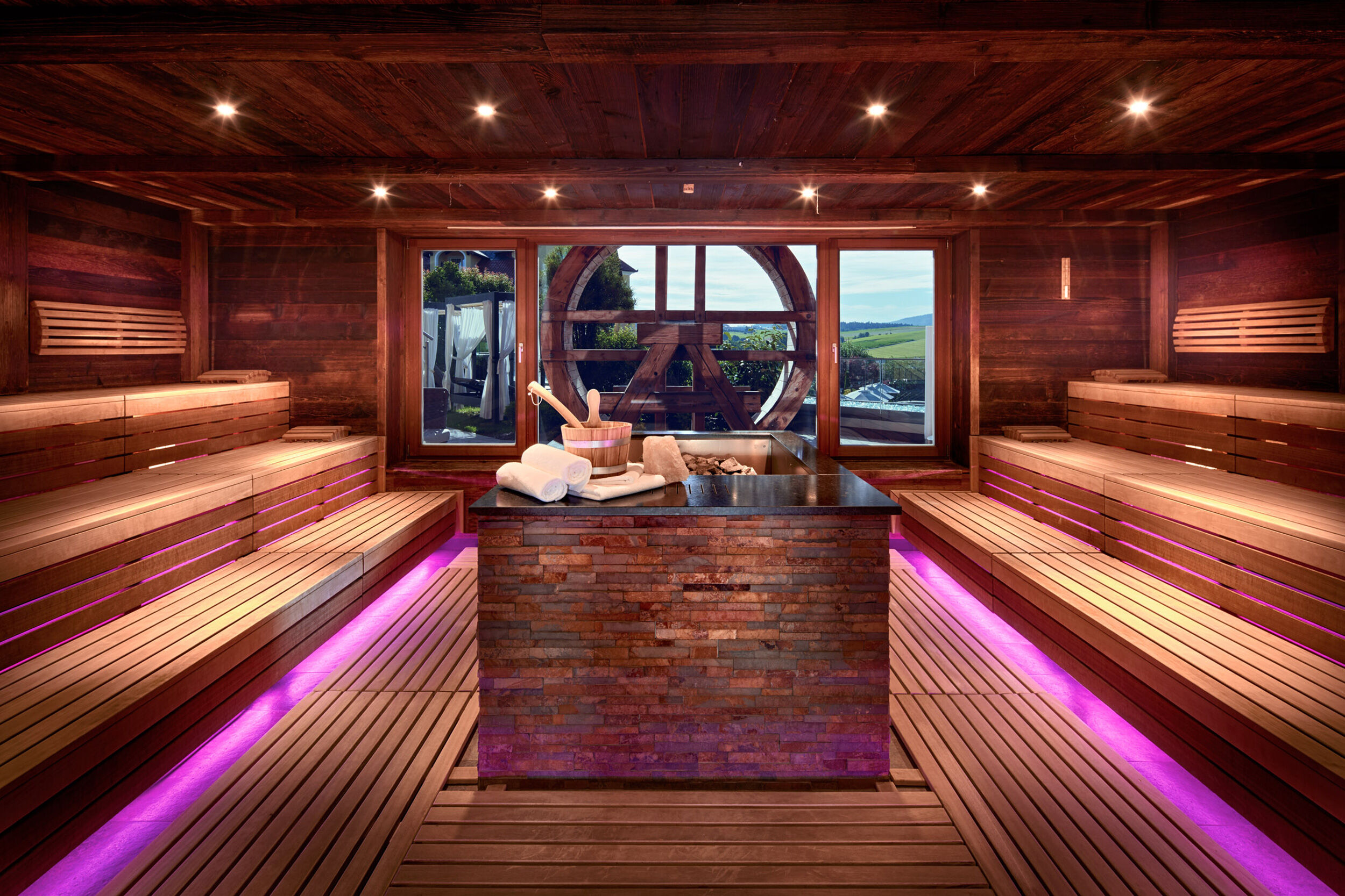 Lichtshow in der Panorama-Event-Sauna im Jagdhof